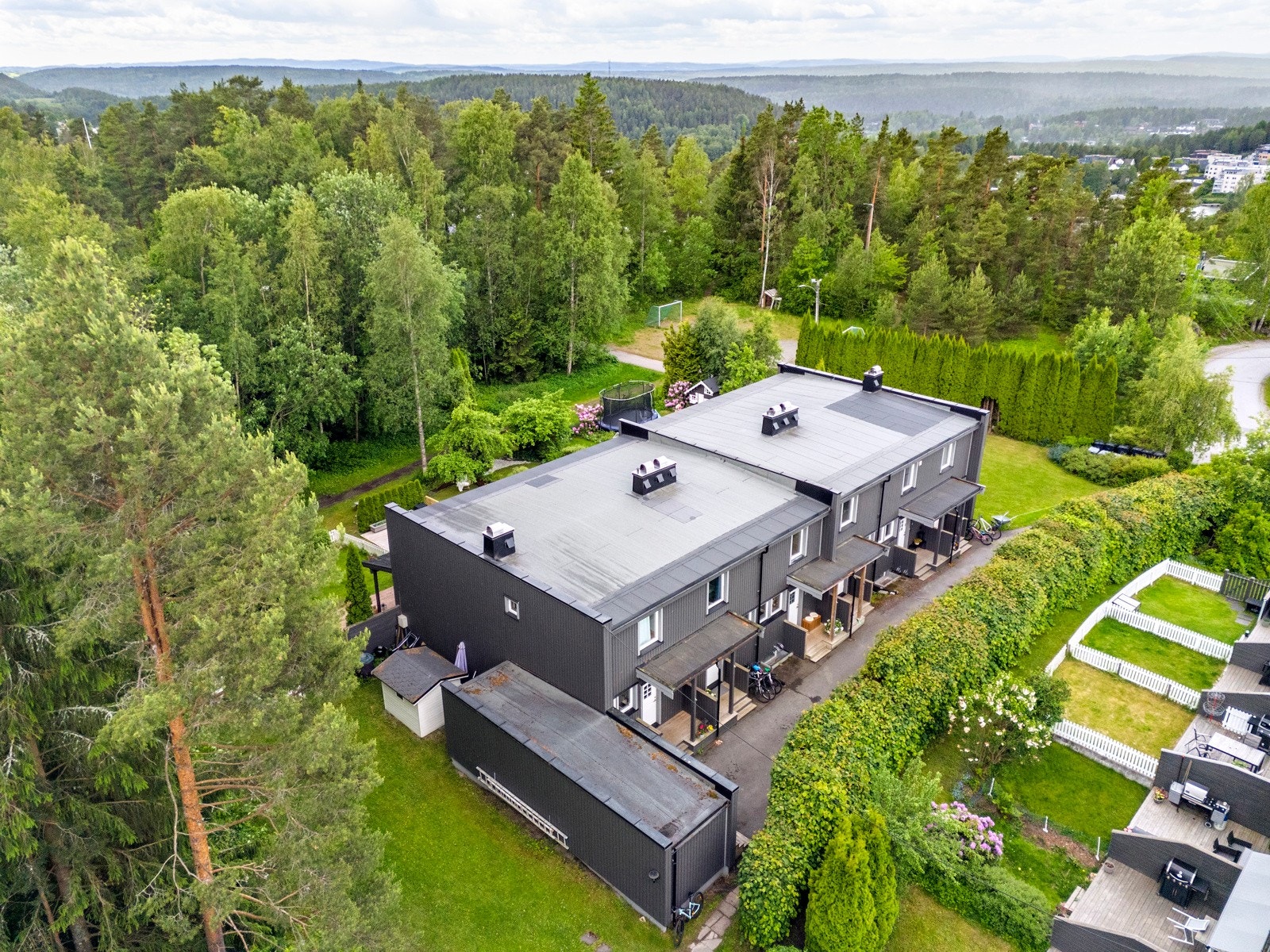 Her bor du med kort vei til både skoler, barnehager, kollektivtransport og butikker. Galleribilde