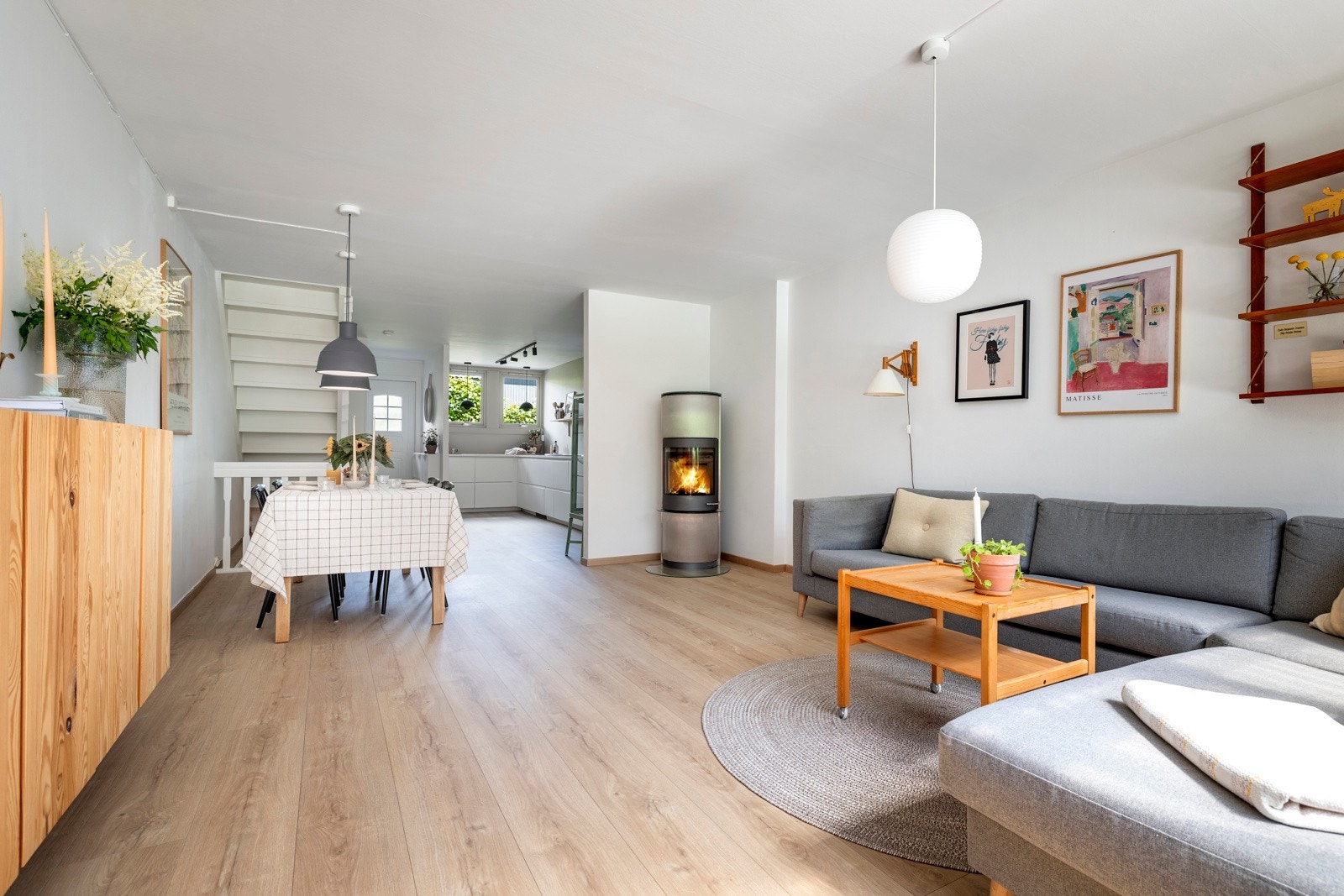 En frittstående vedpeis bidrar til både ekstra varme og hygge. Galleribilde