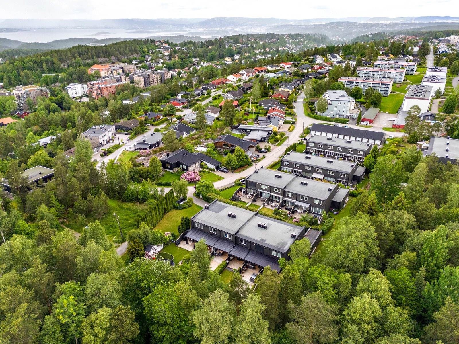 I tillegg er det kort vei til idrettsanlegg og flott natur. Galleribilde