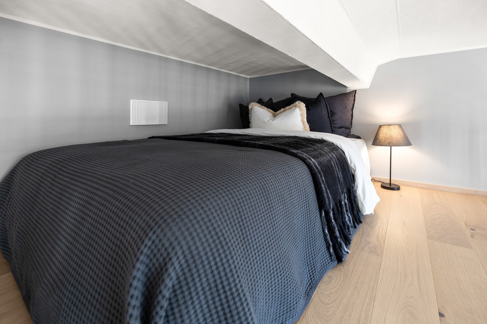 En perfekt plass for seng, lesekrok eller ekstra oppbevaring. Galleribilde