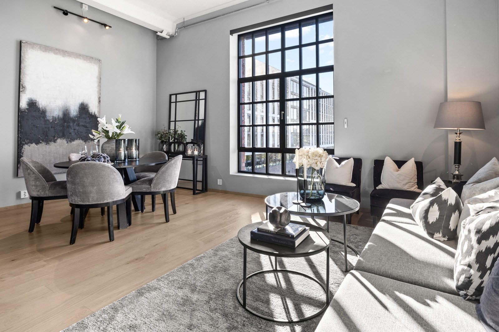 Velkommen til Bøkkerveien 6 - Med en gang du trer inn i stuen treffer den urbane New York-følelsen deg. Galleribilde