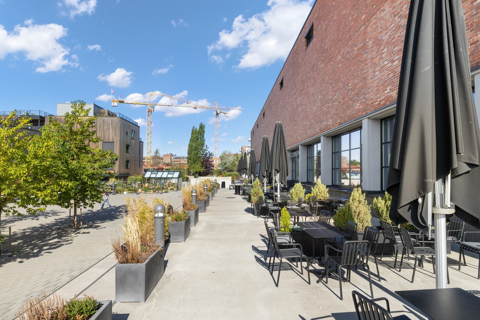 Bøkkerveien 6A har en strategisk beliggenhet for studenter og akademikere, med enkel tilgang til flere av Oslos største utdanningsinstitusjoner. Galleribilde