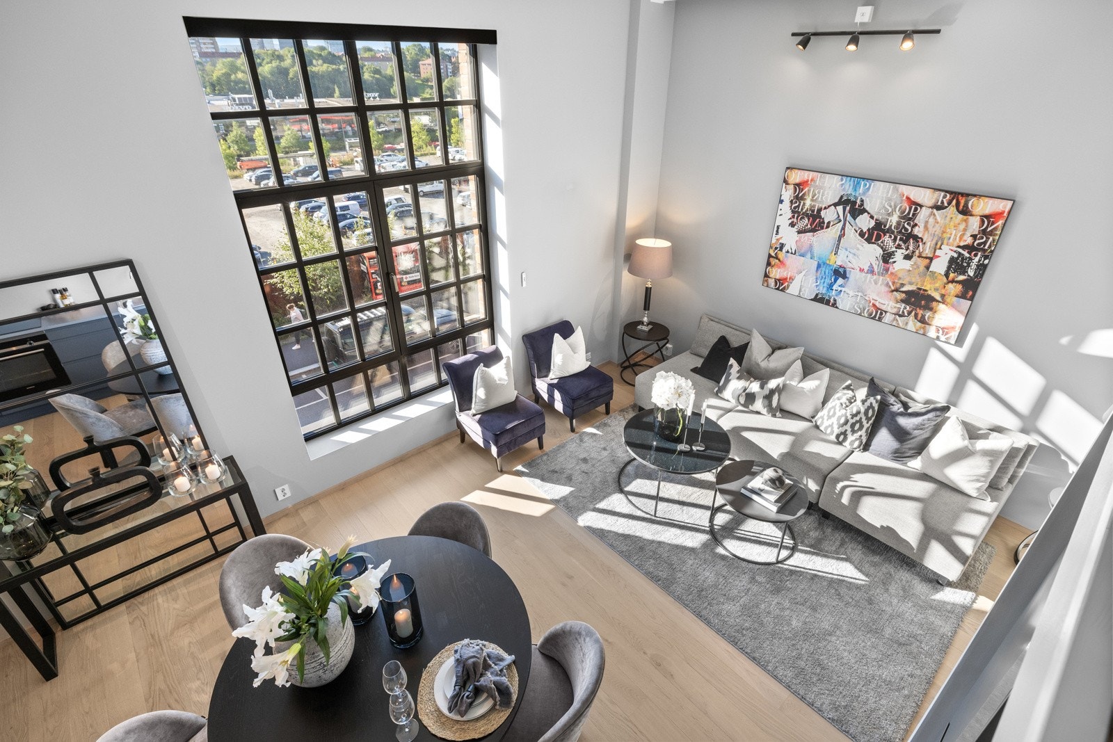 Velkommen skal du være til Bøkkerveien 6A - en rålekker leilighet med gjennomførte løsninger. Se video. Galleribilde