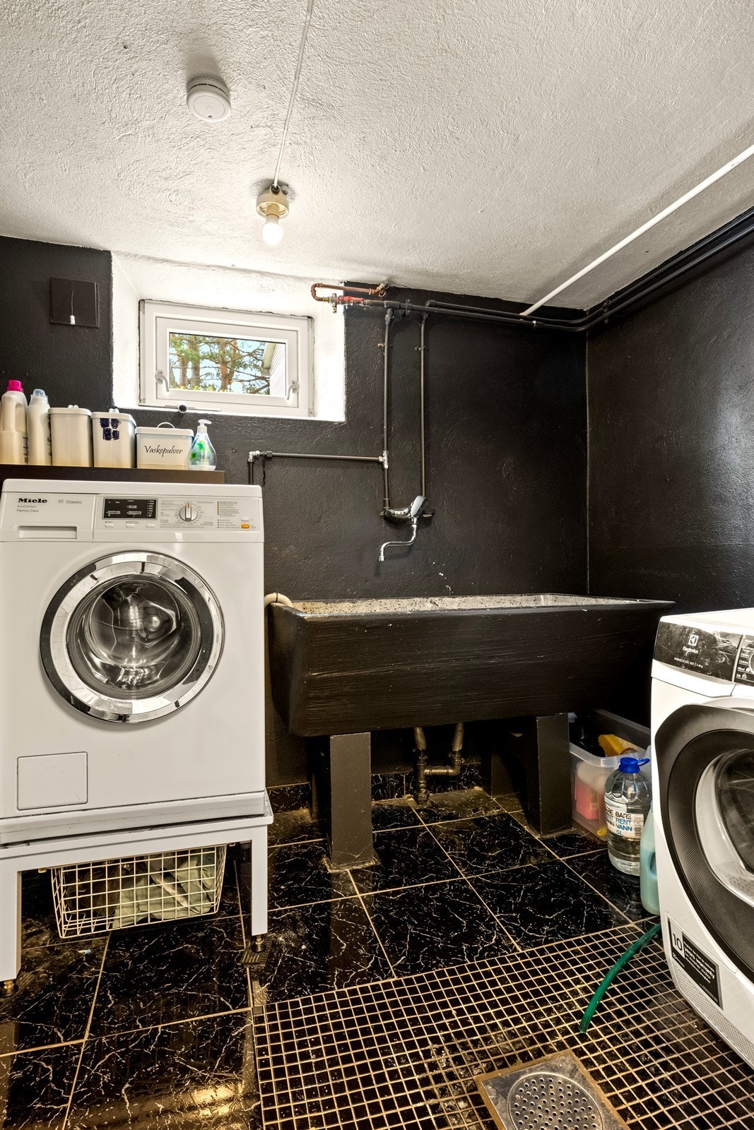 Vaskerom Galleribilde