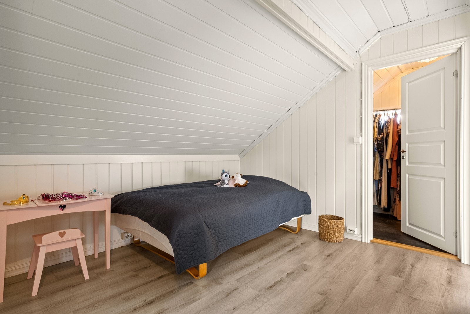 Mellomgang 2. etasje Galleribilde