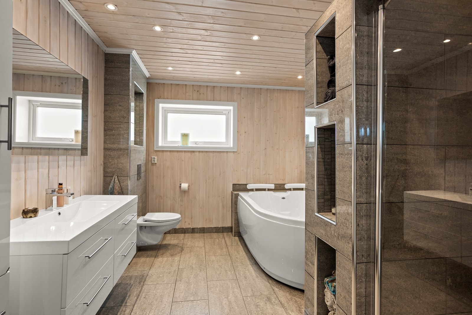 Bad 1. etasje Galleribilde