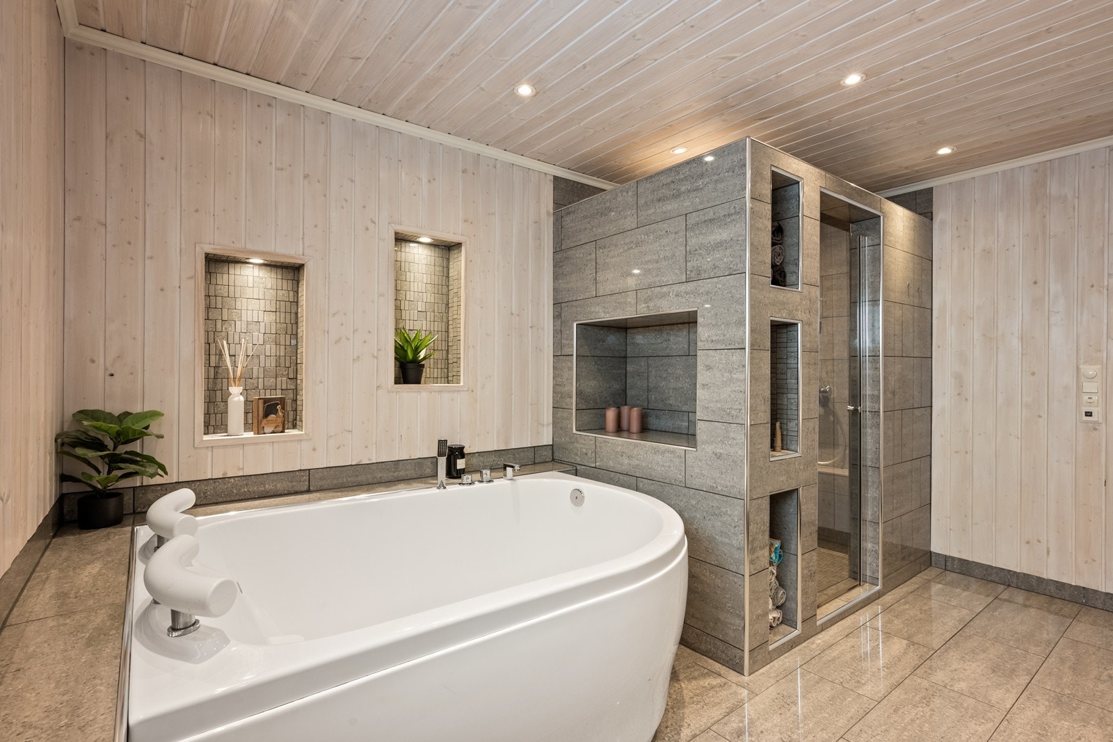 Bad 1. etasje Galleribilde