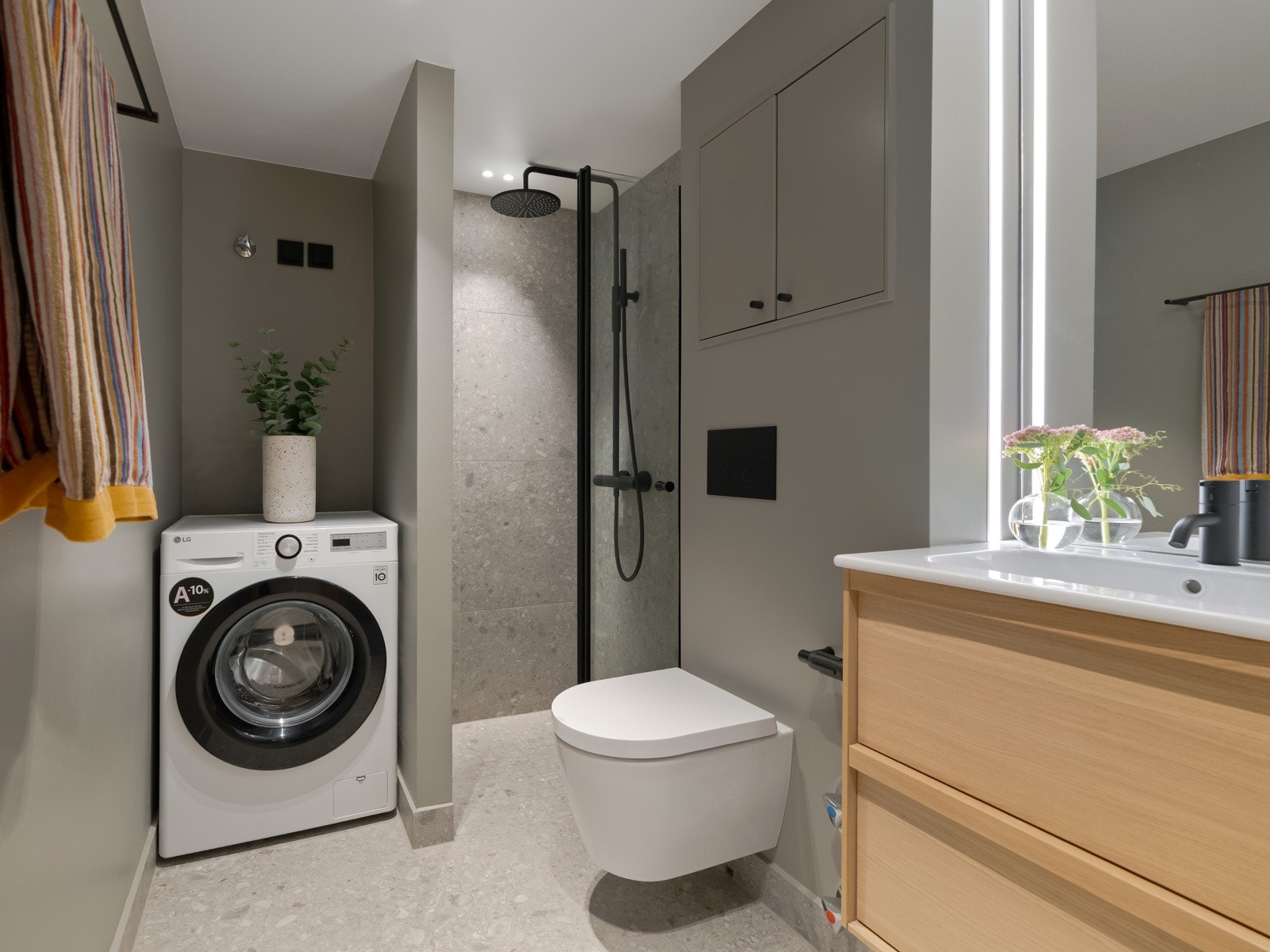 Lekkert bad tilknyttet hovedsoverom Galleribilde