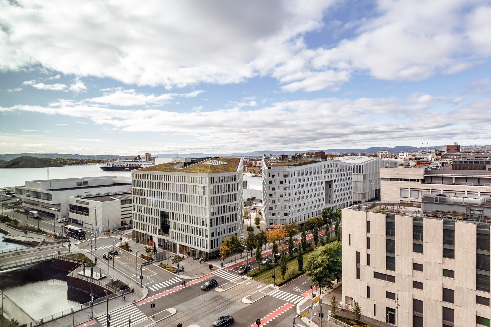 Utsikten fra DEG8 strekker seg fra Ekebergåsen i øst, sydover mot fjorden og mot byen og marka i vest og nord. Galleribilde
