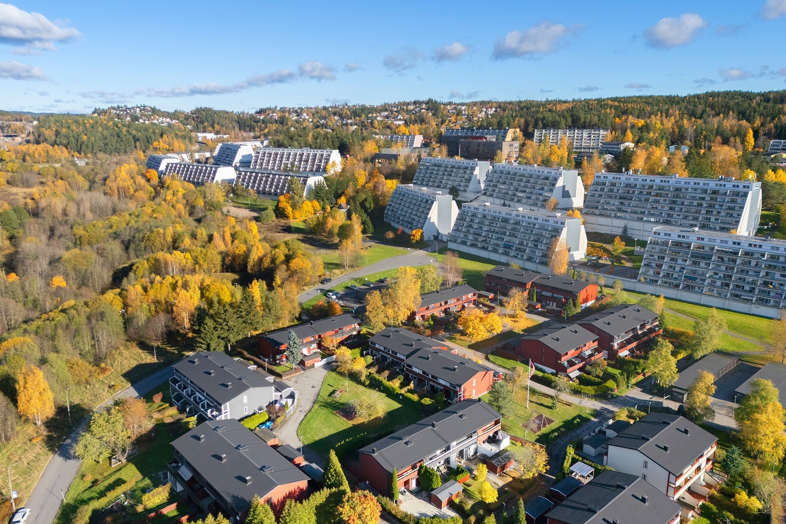 Her bro du i et familievennlig nabolag med marka som nabo. Galleribilde