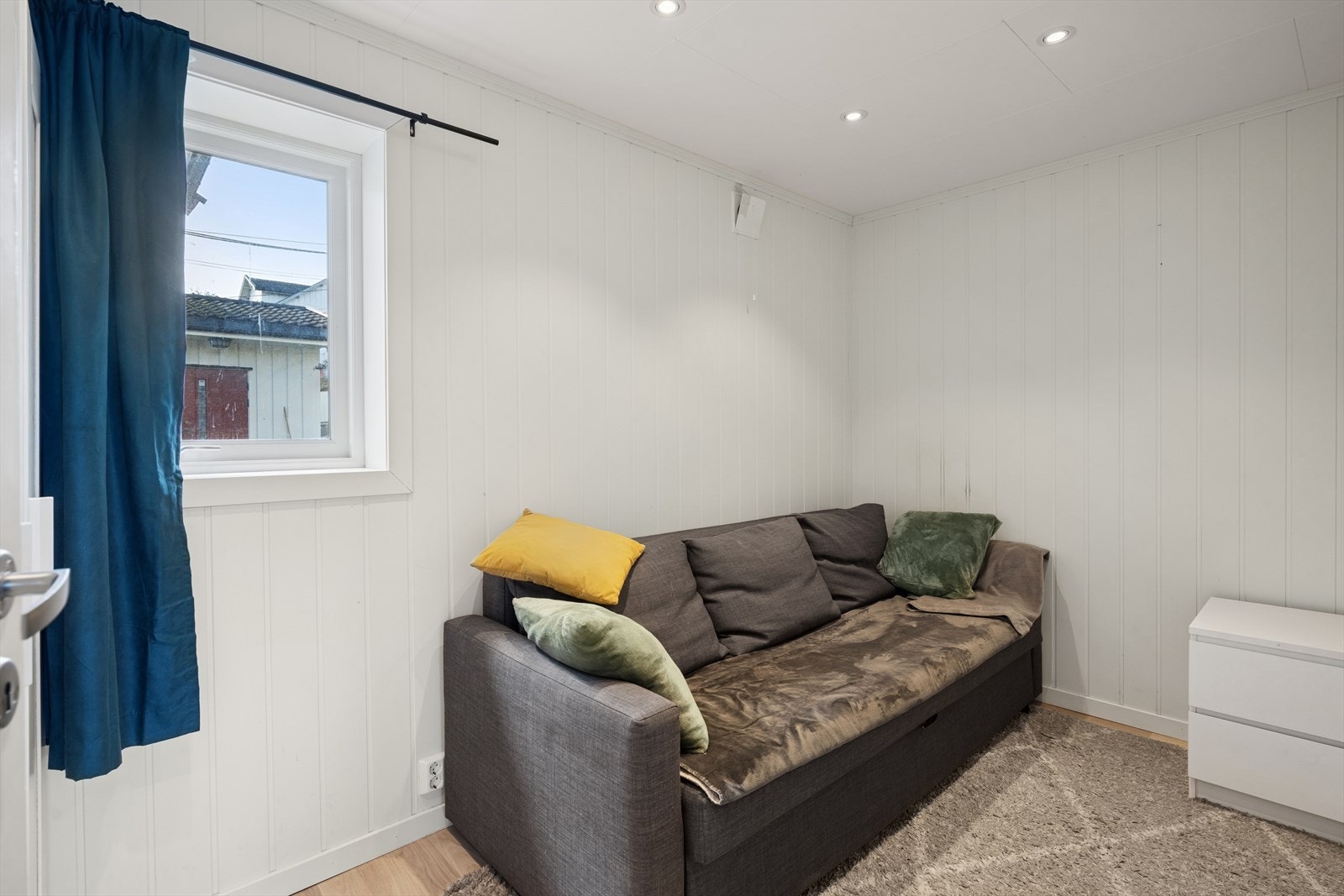 Soverom III. Rommet er ikke godkjent for varig opphold, se mer pkt ferdigattest.. Galleribilde