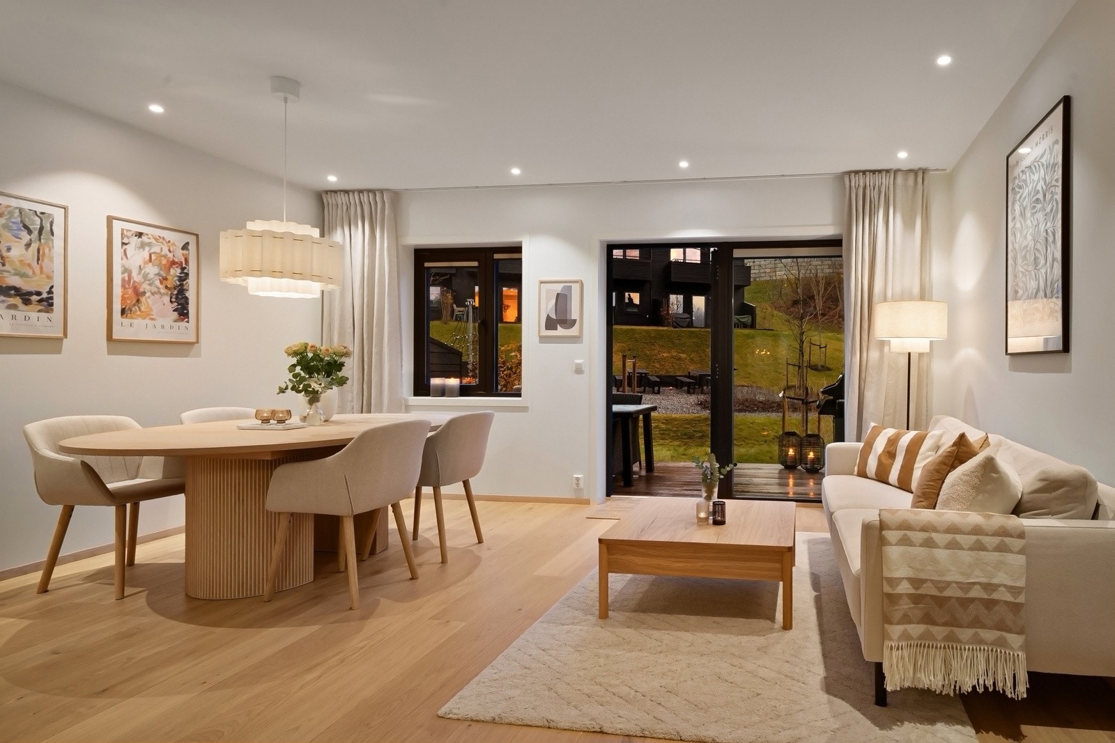 Nydelig rekkehus fra 2024 med gjennomgående god standard - Særdeles god internbeliggenhet. Galleribilde