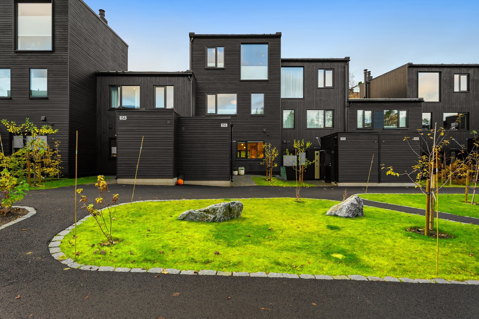 Edelløv Hageby er et moderne boligfelt, omkranset av grønne omgivelser - Et levende og frodig eldorado for barnefamilier. Galleribilde