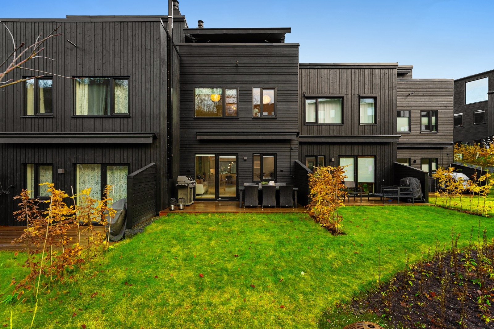 Særdeles god internbeliggenhet med sol gjennom hele dagen - Bilfrie og trygge internveier skaper et barnevennlig miljø. Galleribilde