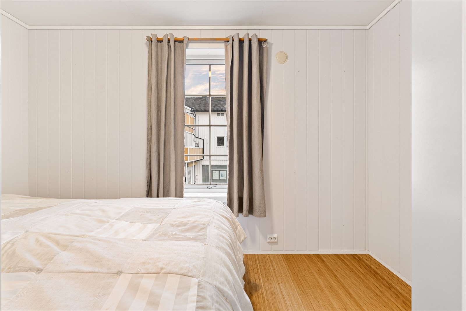 Soverommet er på ca. 7m² og har god plass til dobbeltseng. Galleribilde