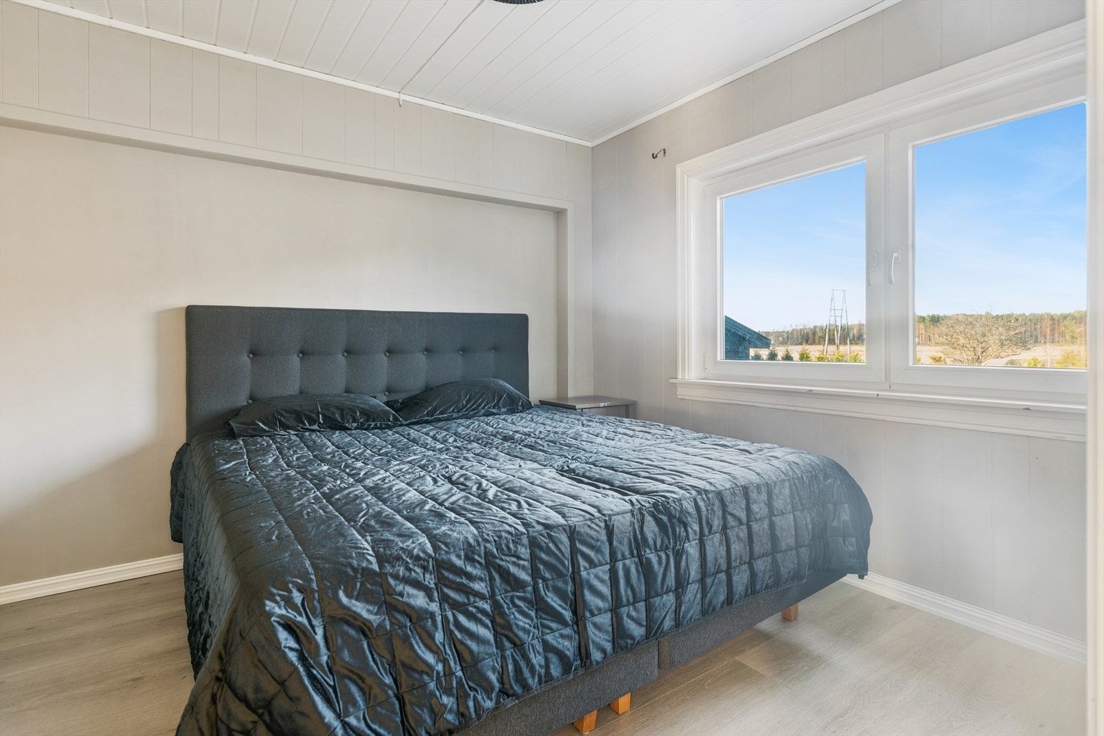 Hovedsoverom med god plass til dobbelseng. Galleribilde