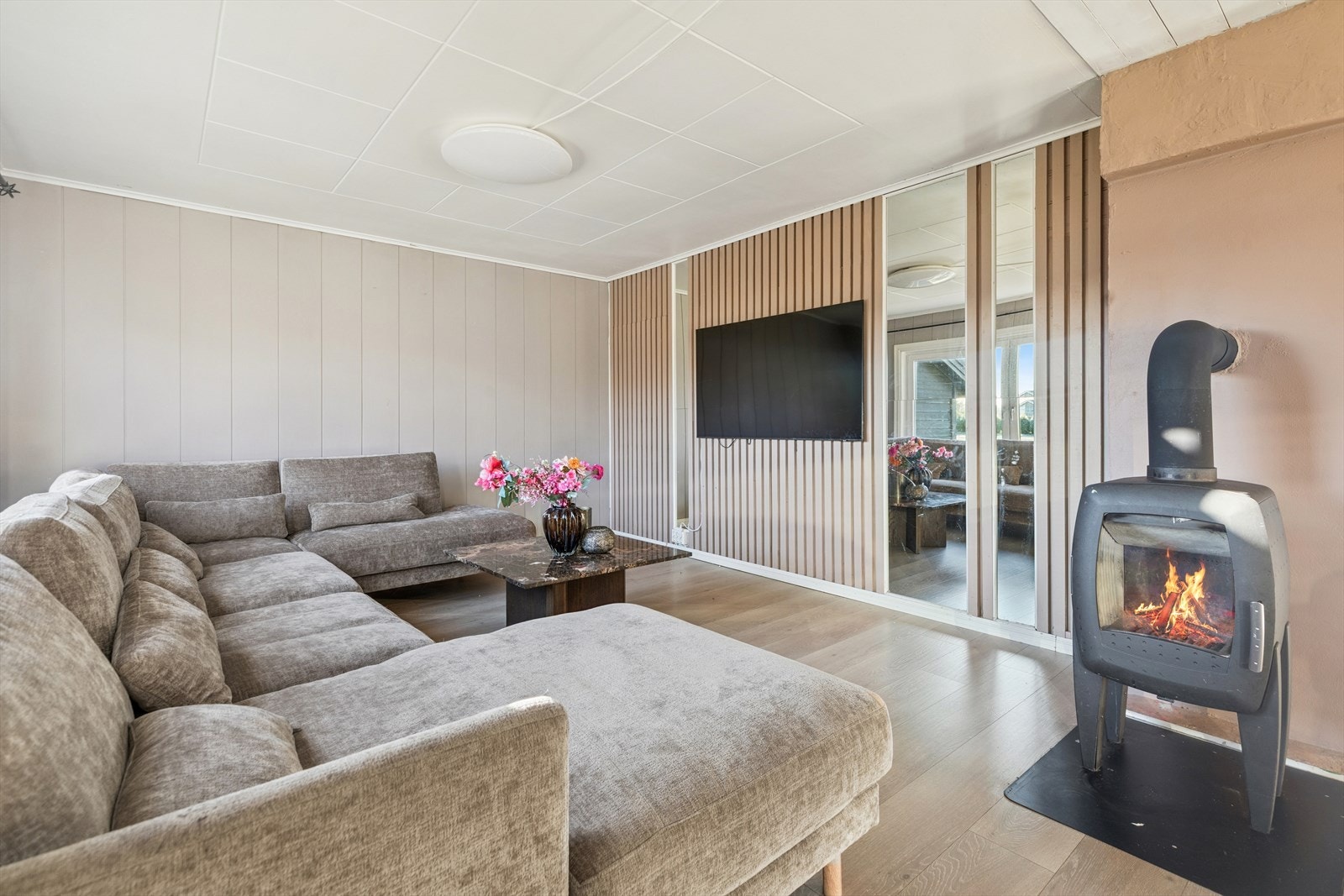 Spilevegg i stue. Galleribilde