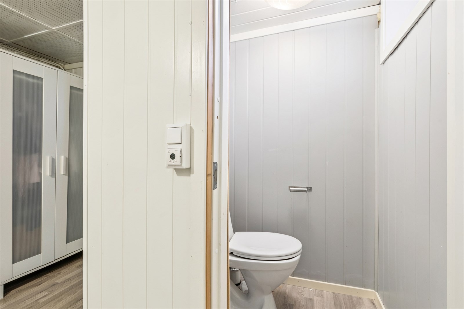 Toalettrom i underetasje. Galleribilde