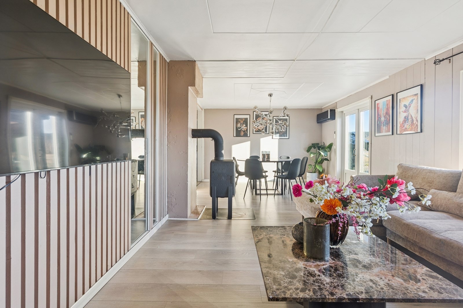 Lys og trivelig stue. Galleribilde