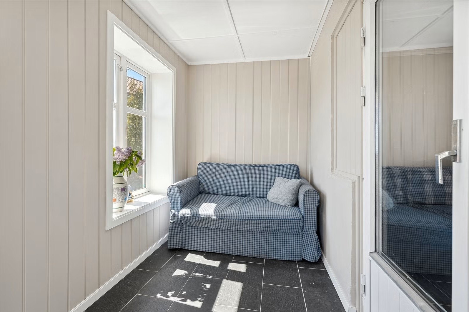 Oppholdsrom direkte ut fra stuen Galleribilde