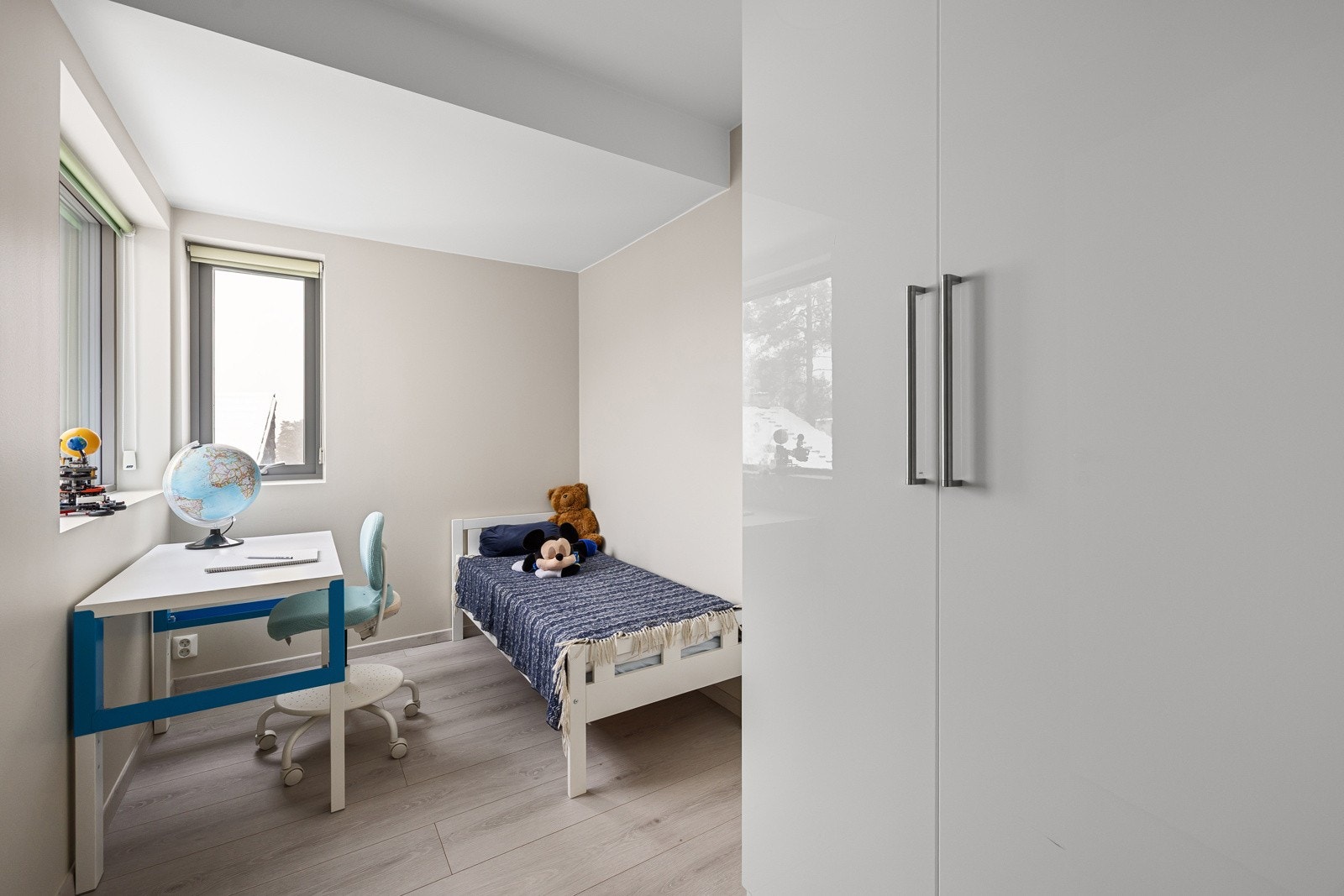 Soverom 2 har plass til garderobeskap, seng og skrivebord. Galleribilde