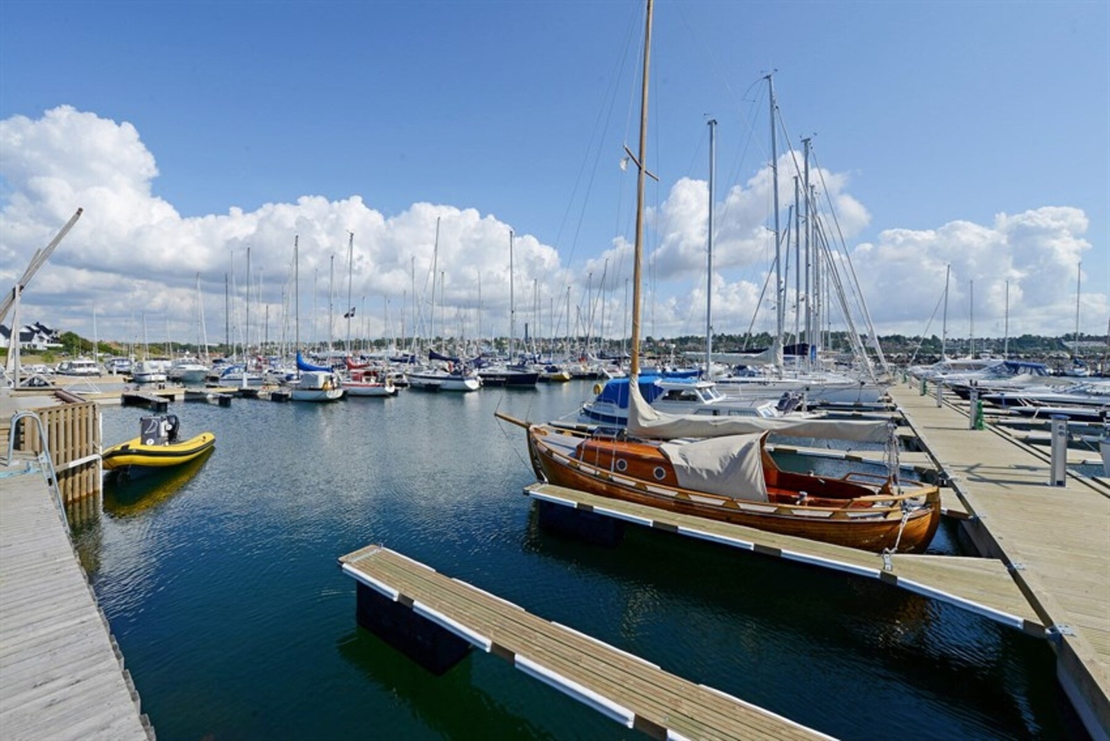 Det er også kort vei til Søly båthavn, hvor det er mulig å sette seg på venteliste for båtplass. Galleribilde