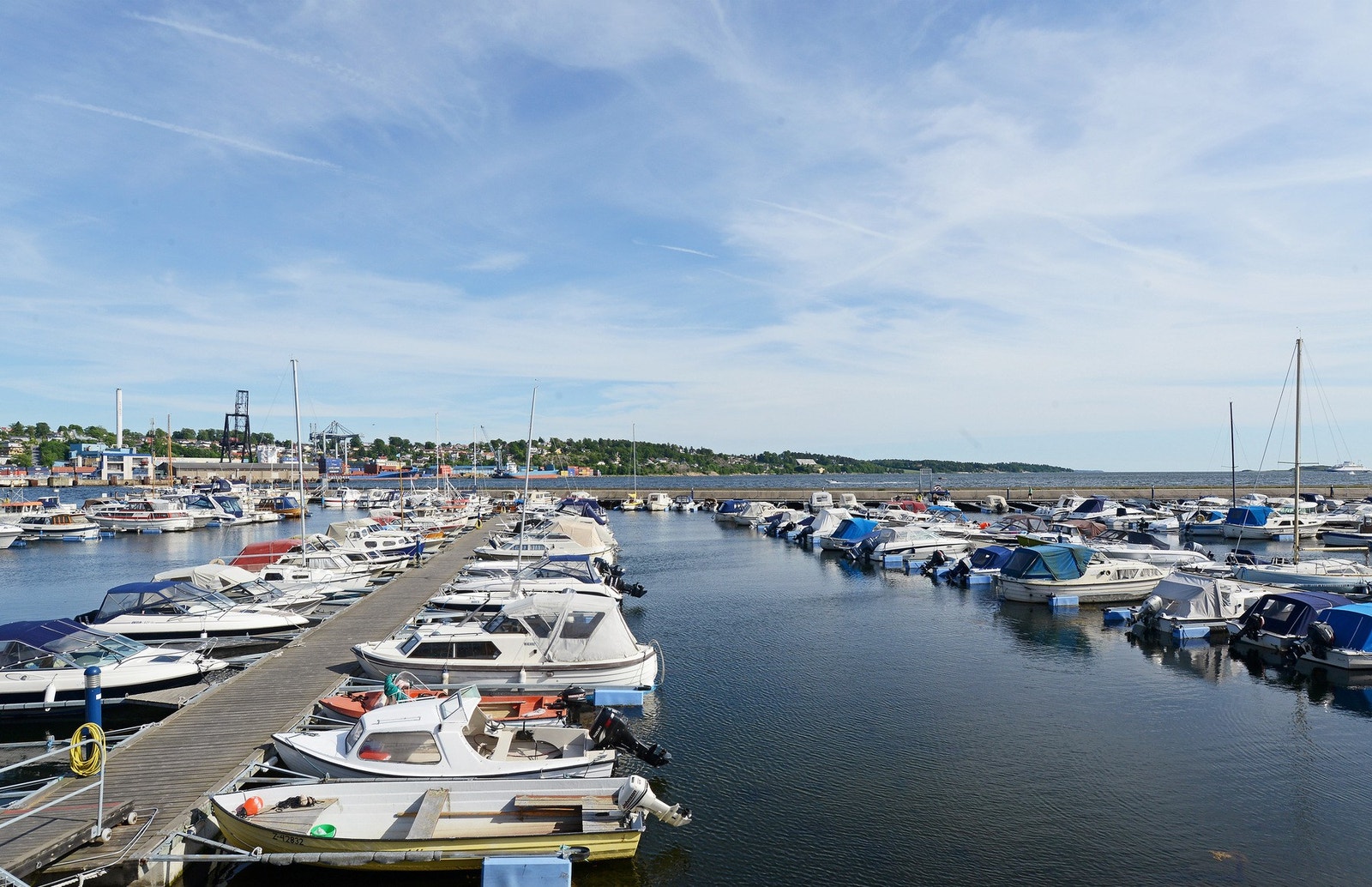Fra boligen har man utsikt til Fiske båthavn. Galleribilde