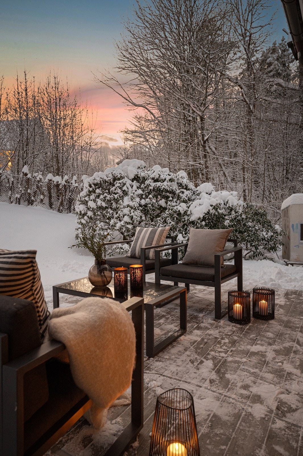 Her er det god plass til utemøbler for hyggelige stunder utendørs. Galleribilde