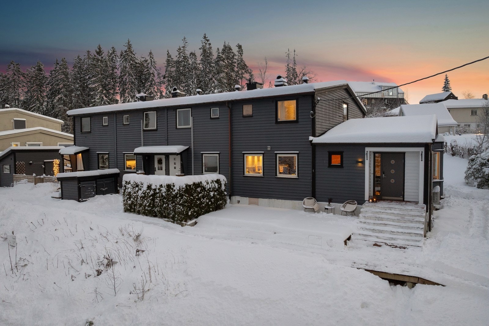 Boligen er plassert i et veletablert og barnevennlig boligområde med nærhet til natur. Galleribilde