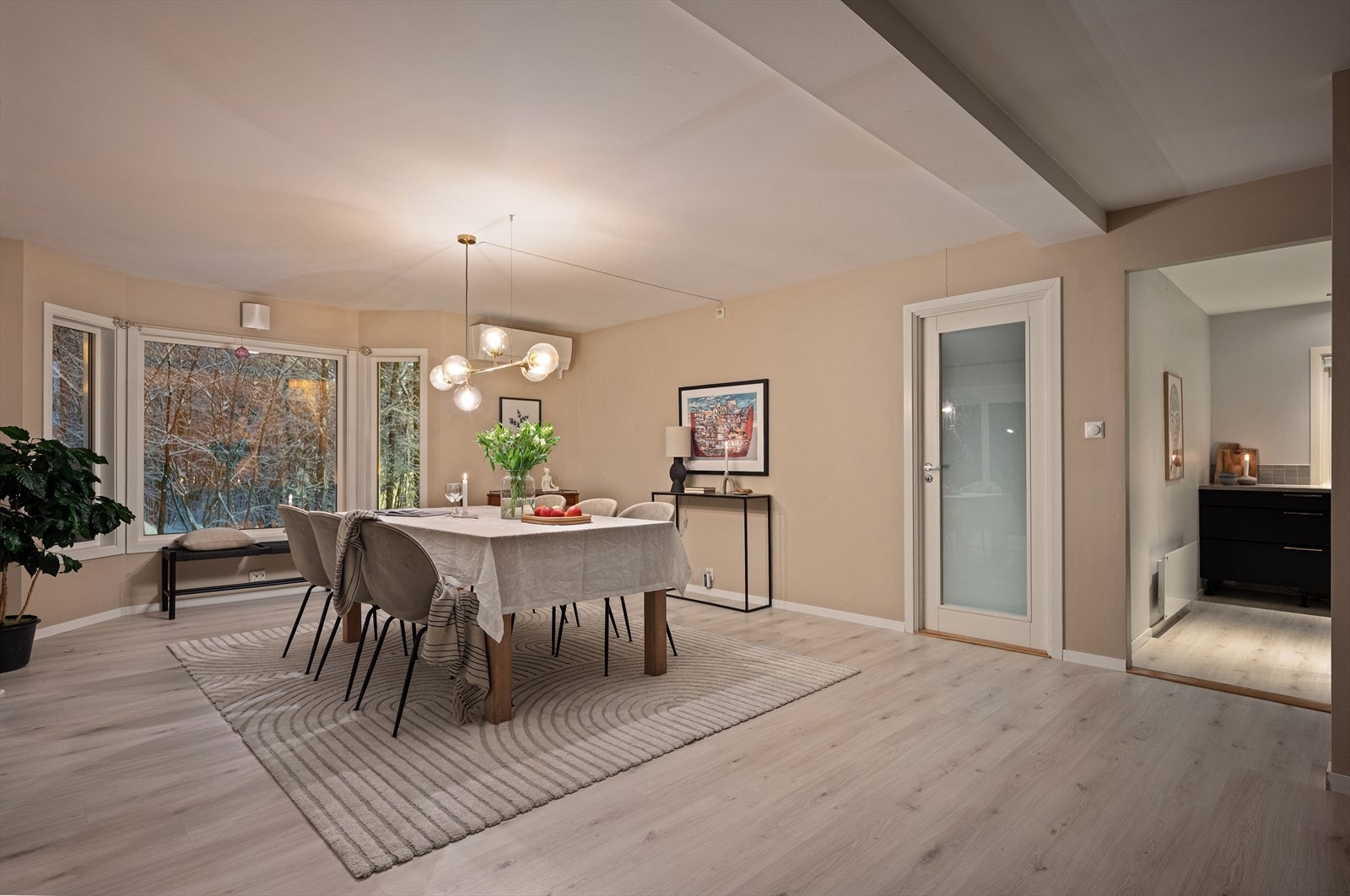 Den fleksible planløsningen gir rom for ulike møbleringsløsninger. Galleribilde