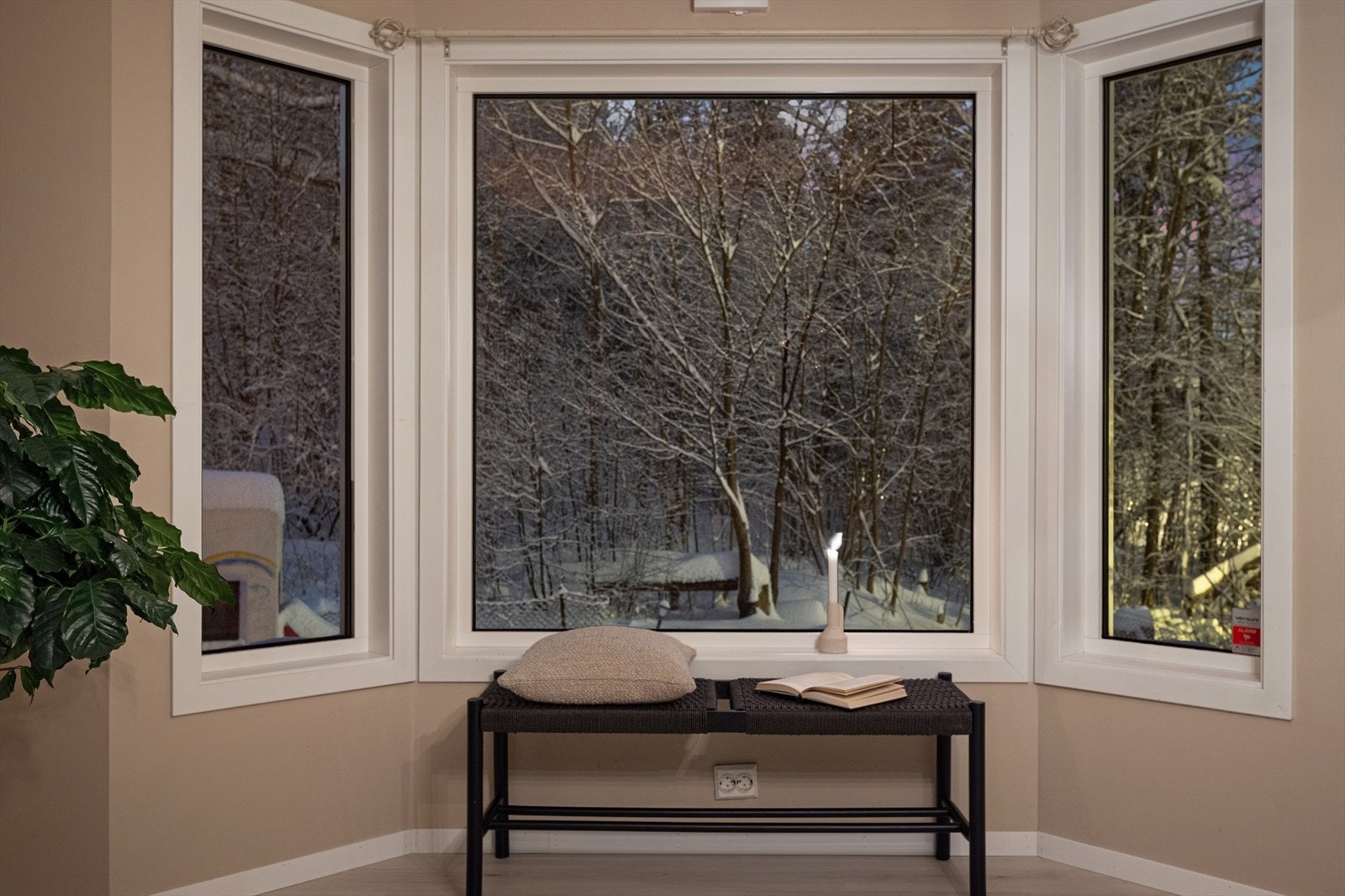 En perfekt liten krok for en lesebenk eller ekstra sitteplass. Galleribilde