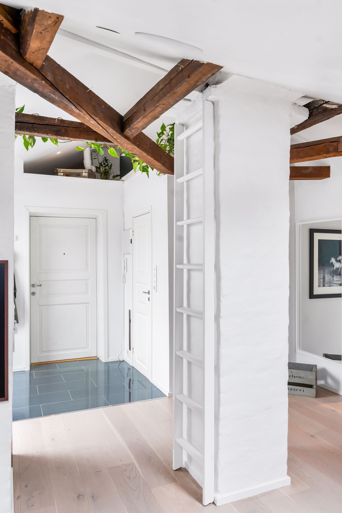 Over badet er det en praktisk hems Galleribilde