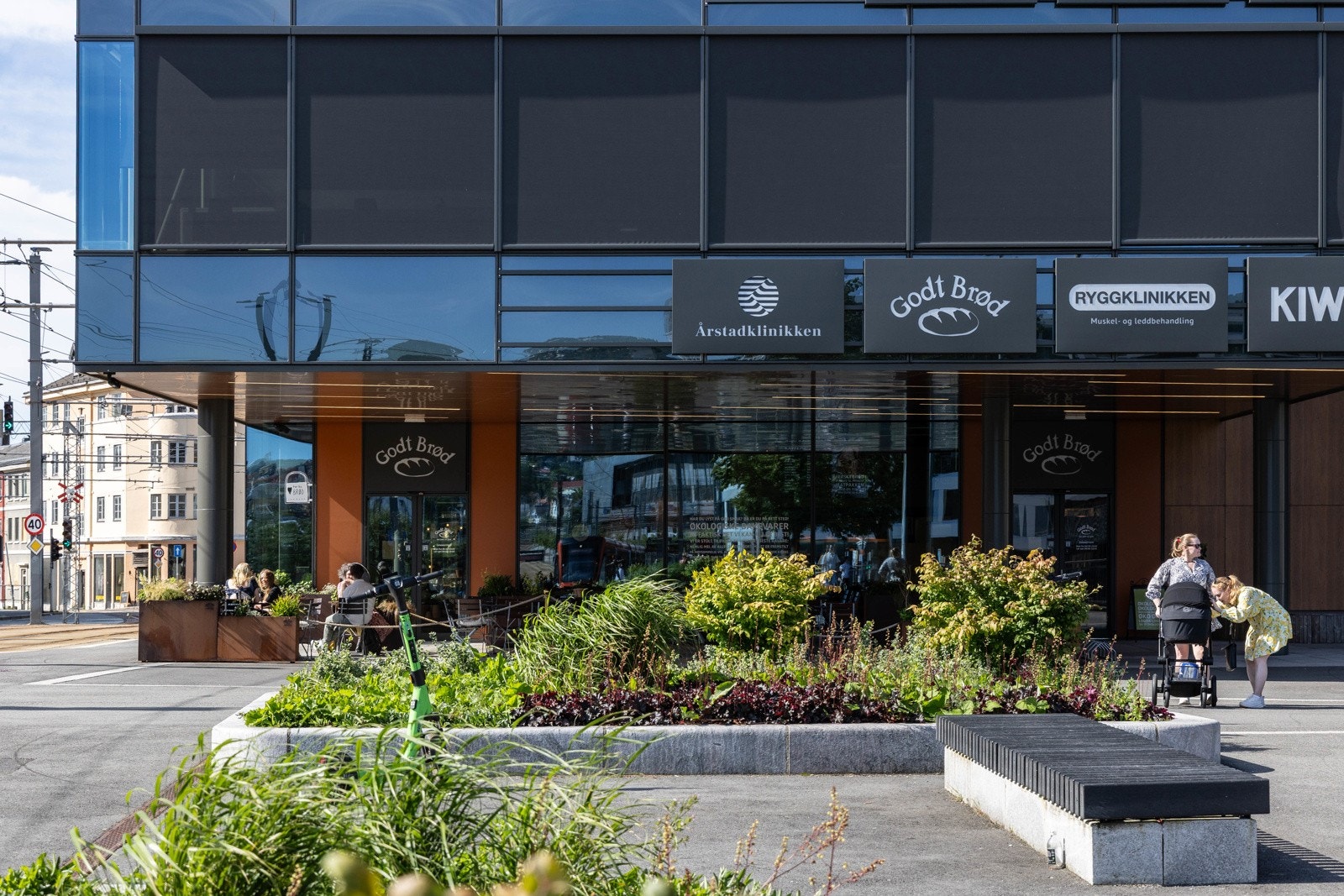 Ved Kronstad X får du fersk bakst og deilig kaffe. Galleribilde