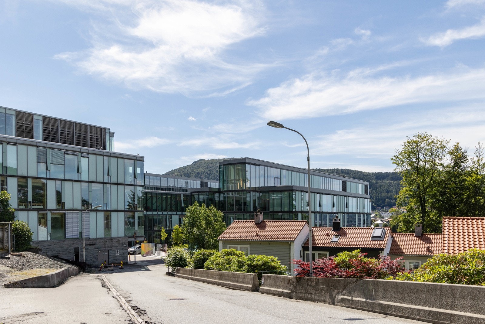 Det er gangavstand til byens største arbeidsplass, Haukeland Universitetssykehus, samt Odontologen og Haraldsplass. Galleribilde