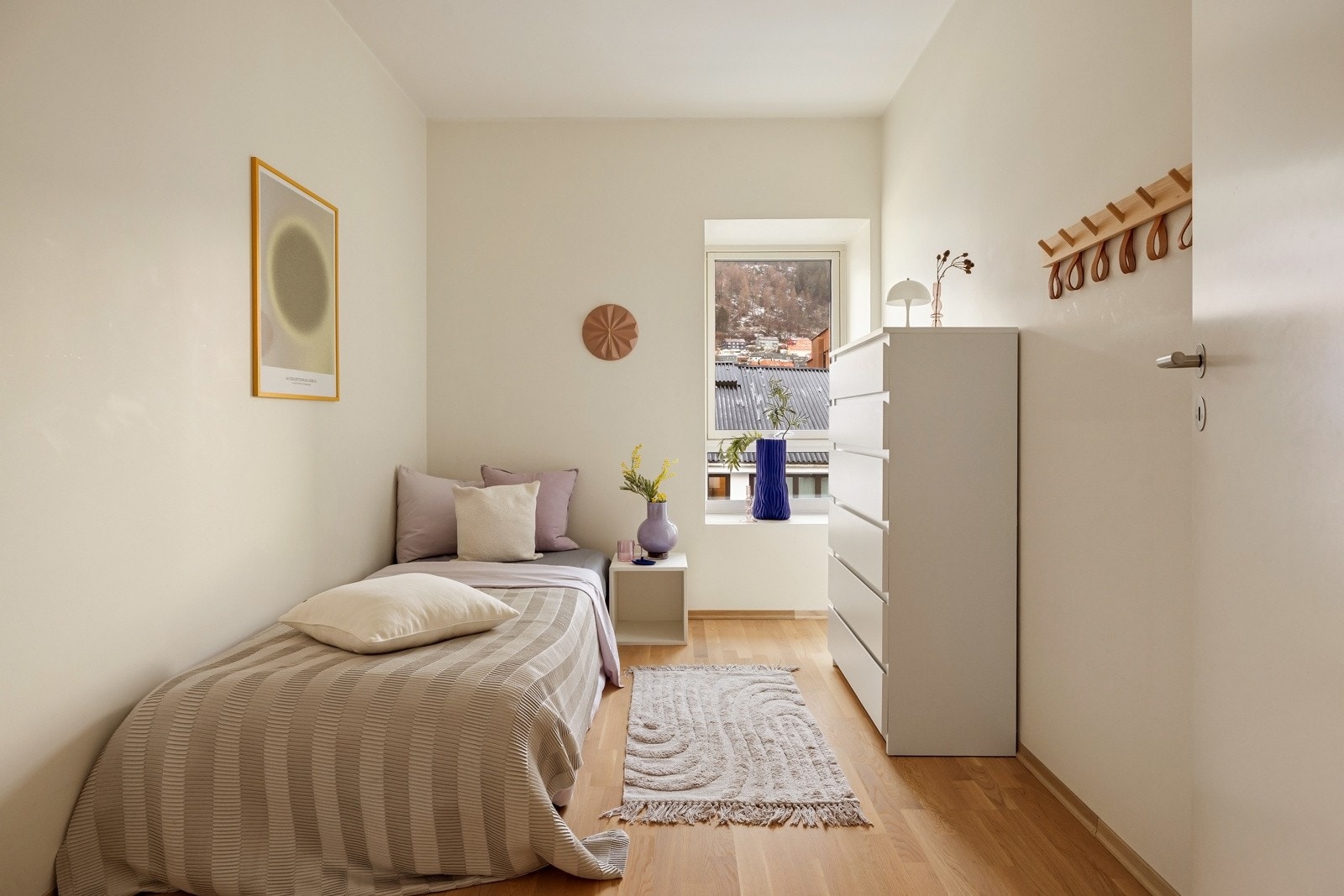 Det andre soverommet måler ca. 8 m² og egner seg godt som barnerom, gjesterom eller hjemmekontor. Galleribilde