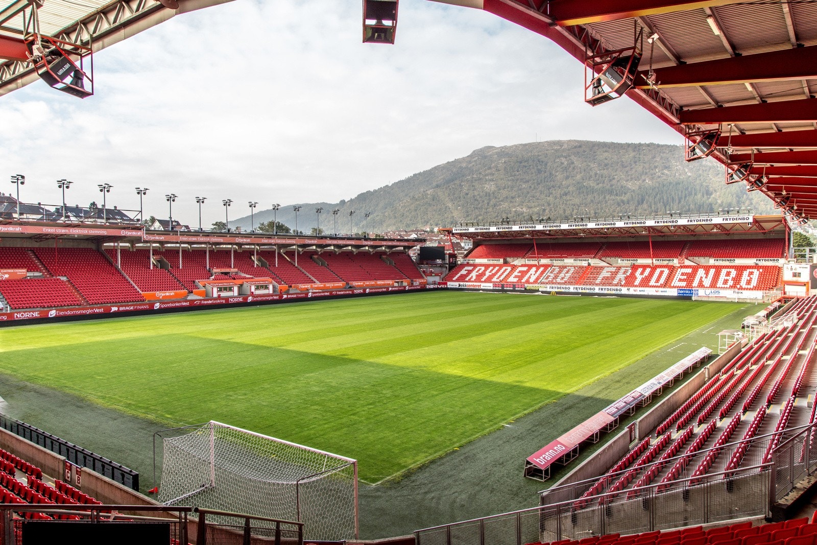 Er du Brann-fan, så slipper du parkeringsproblemene på kampdag og kan gå til kamp. Galleribilde