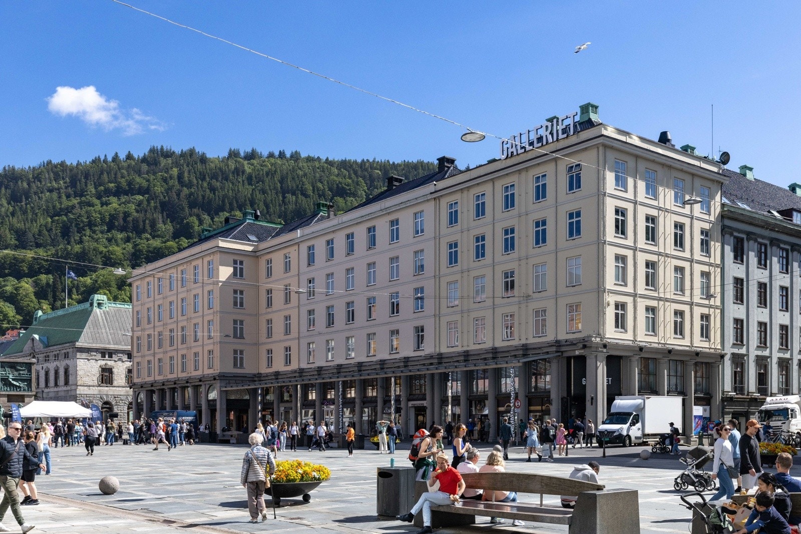 Det er gangavstand til sentrum, selv om mange hopper på Bybane eller buss til og fra. Galleribilde
