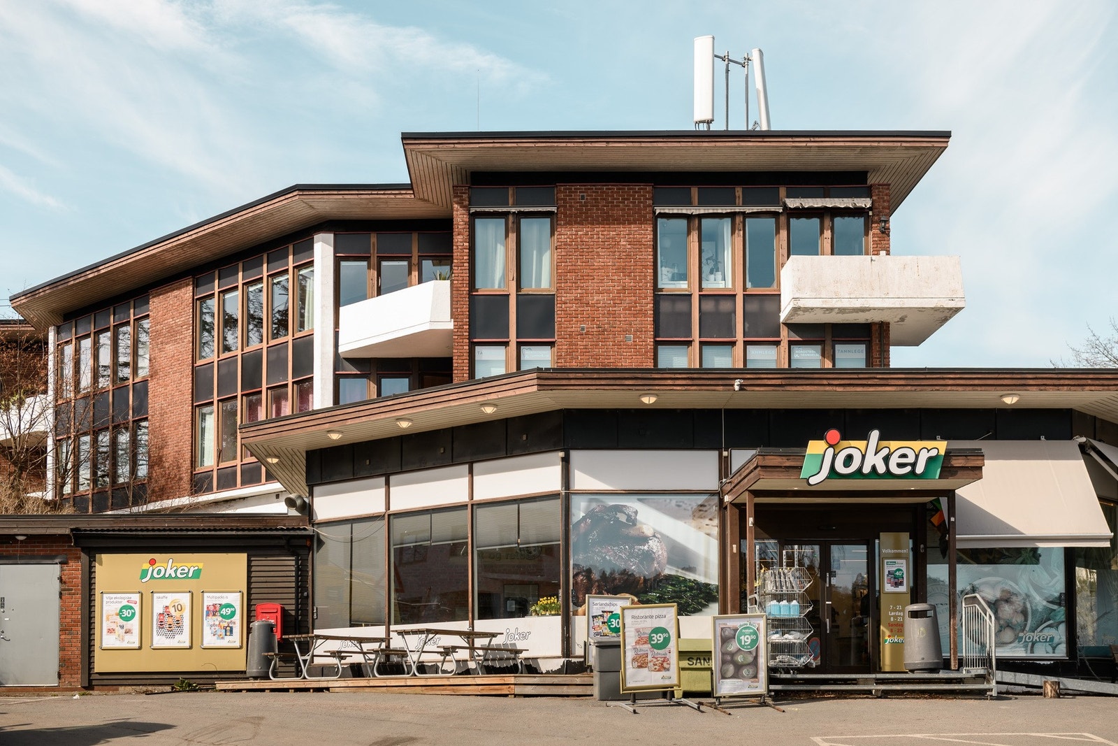 Kort vei til søndagsåpen Joker. Galleribilde