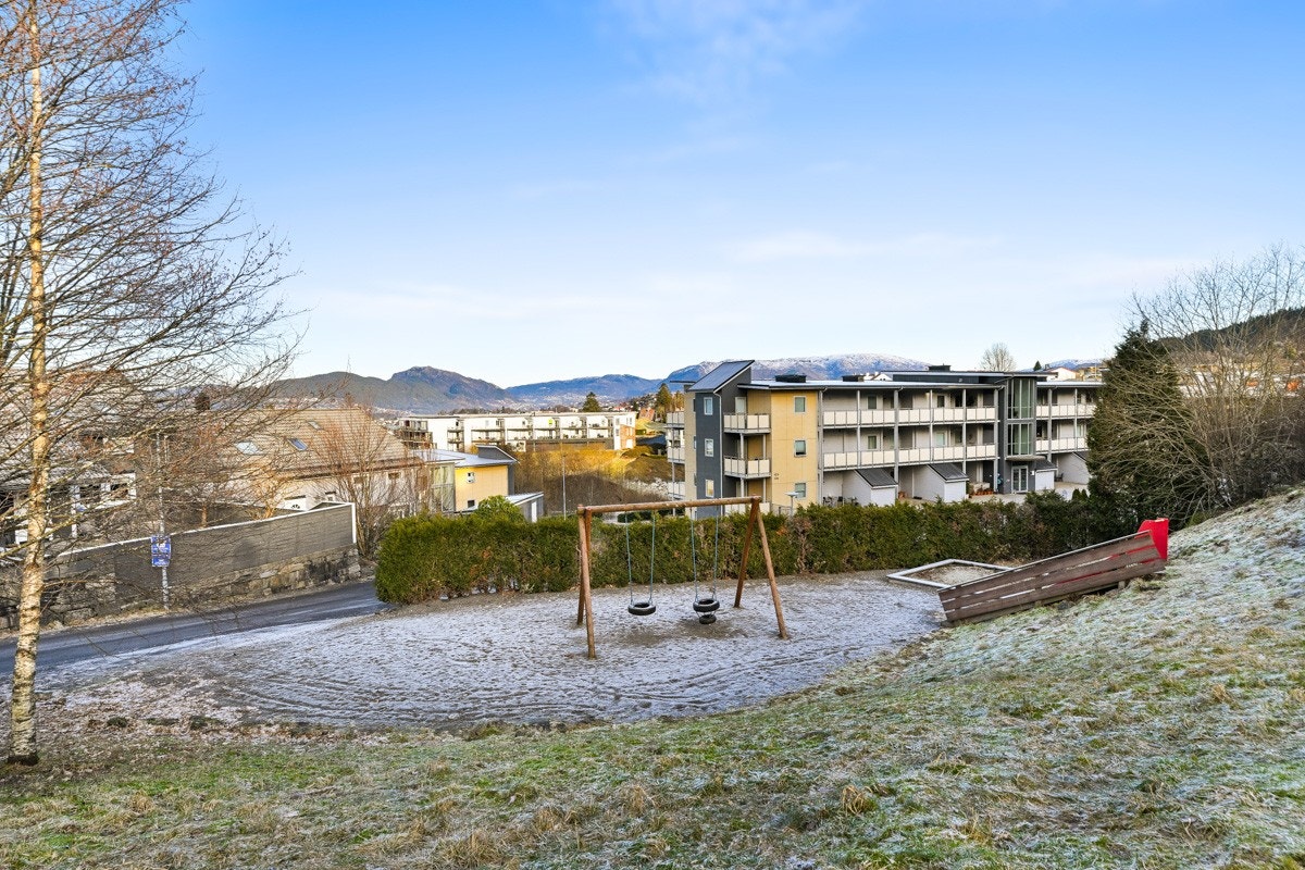 Lekeplasser og kort gange til barnehage og skole Galleribilde