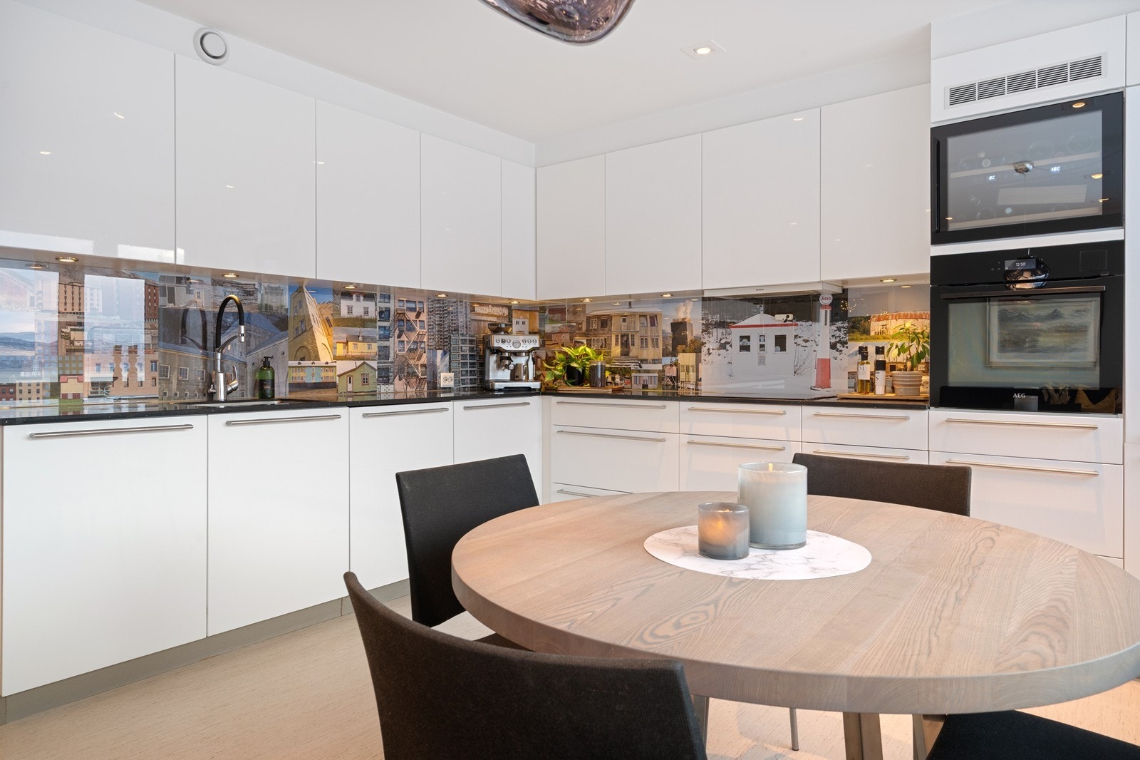 Rikelig med skap- og benkeplass Galleribilde