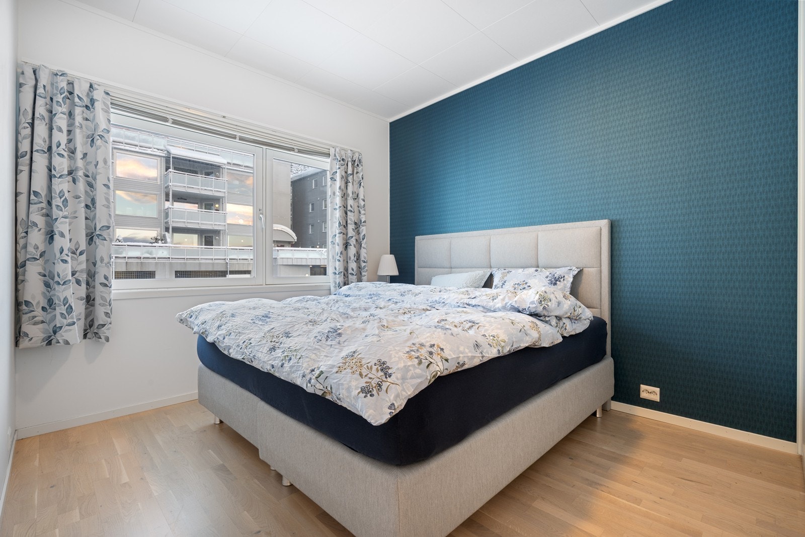 Soverom 2/3 med skyvedørsgarderobe Galleribilde