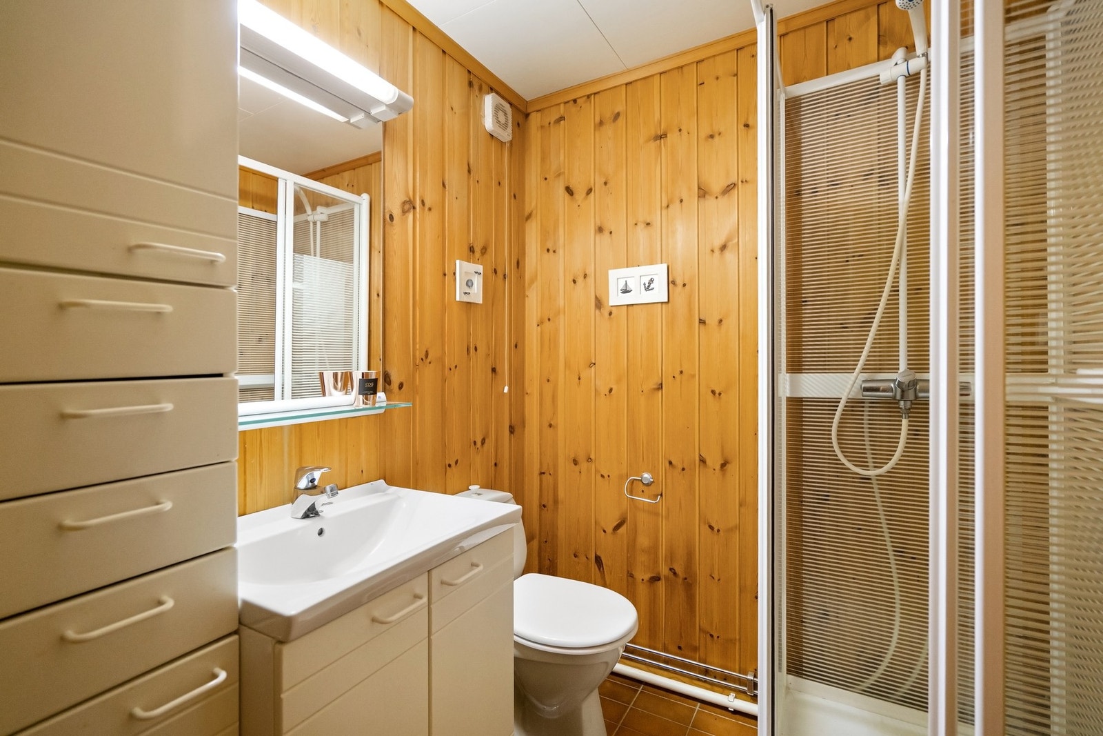 Bad i underetasje. Galleribilde