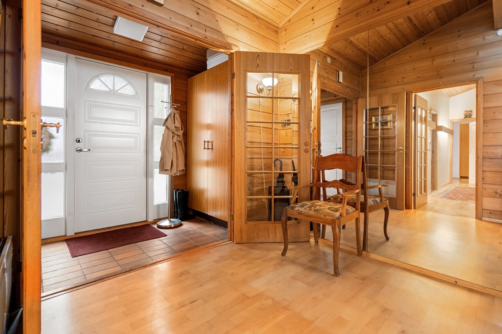 Hallen har gode lysforhold og plass til garderobeløsning. Galleribilde