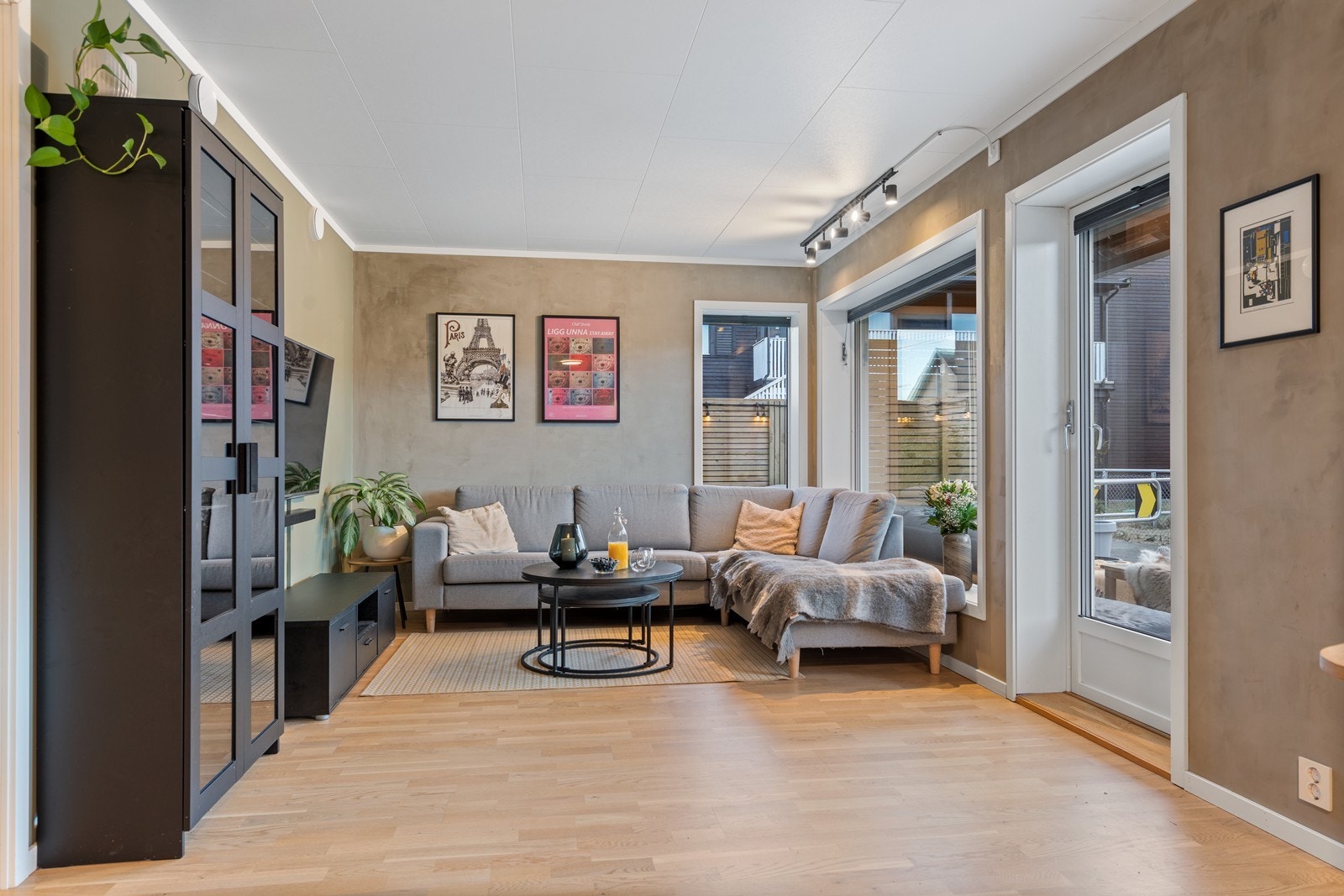 Fra stuen er det utgang til terrassen. Galleribilde