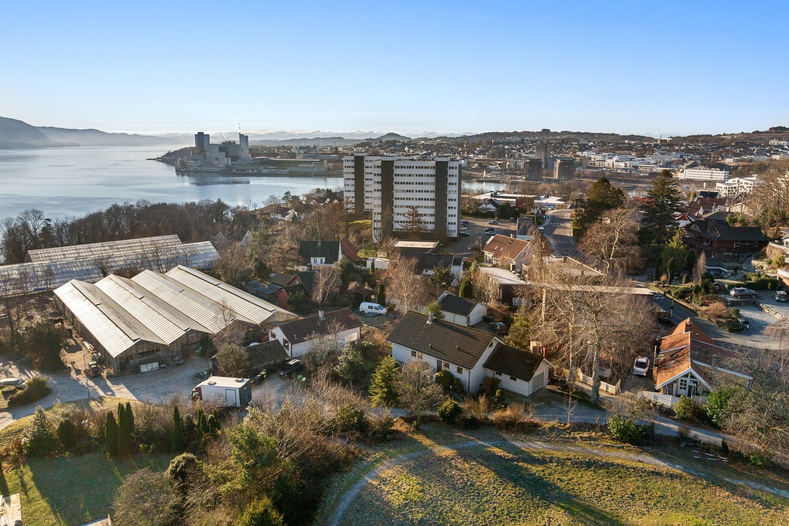 Her bor man sentralt, samtidig som eiendommen er frittliggende og omgitt av grønne lunger Galleribilde