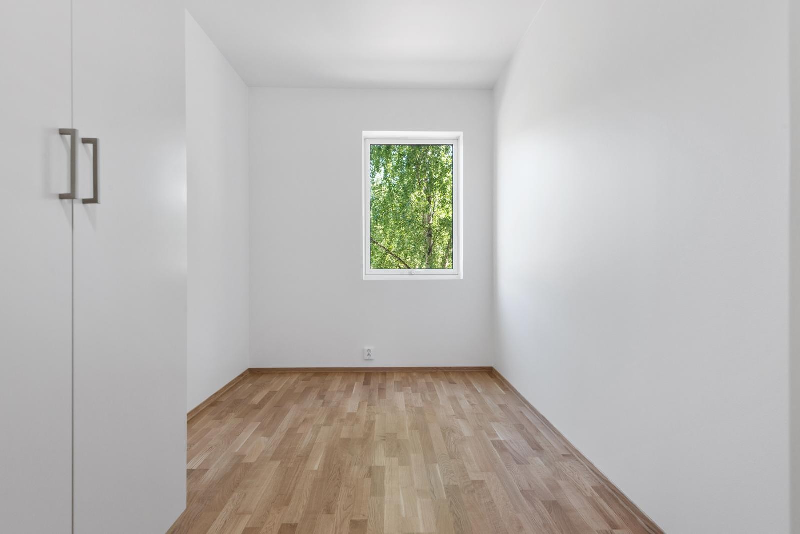 Soverom 2 med garderobeskap. Galleribilde