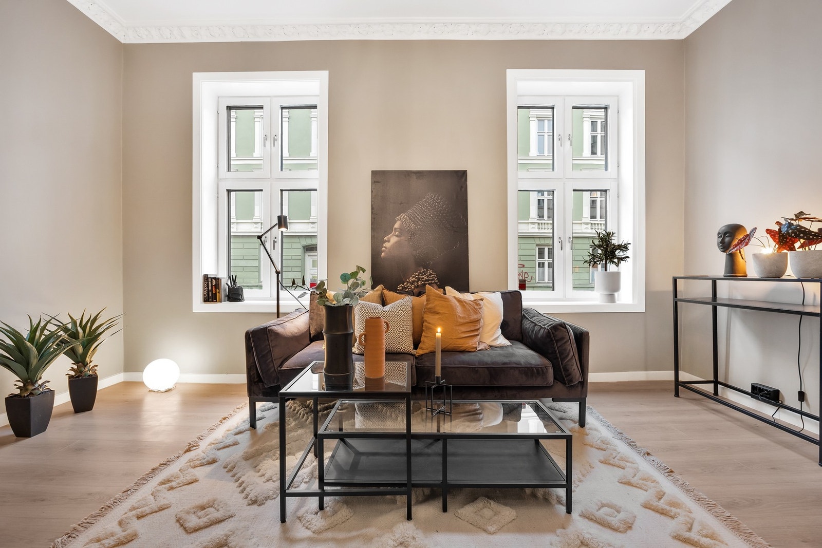 De store vinduene i stuen gir et meget godt lysinnslipp Galleribilde