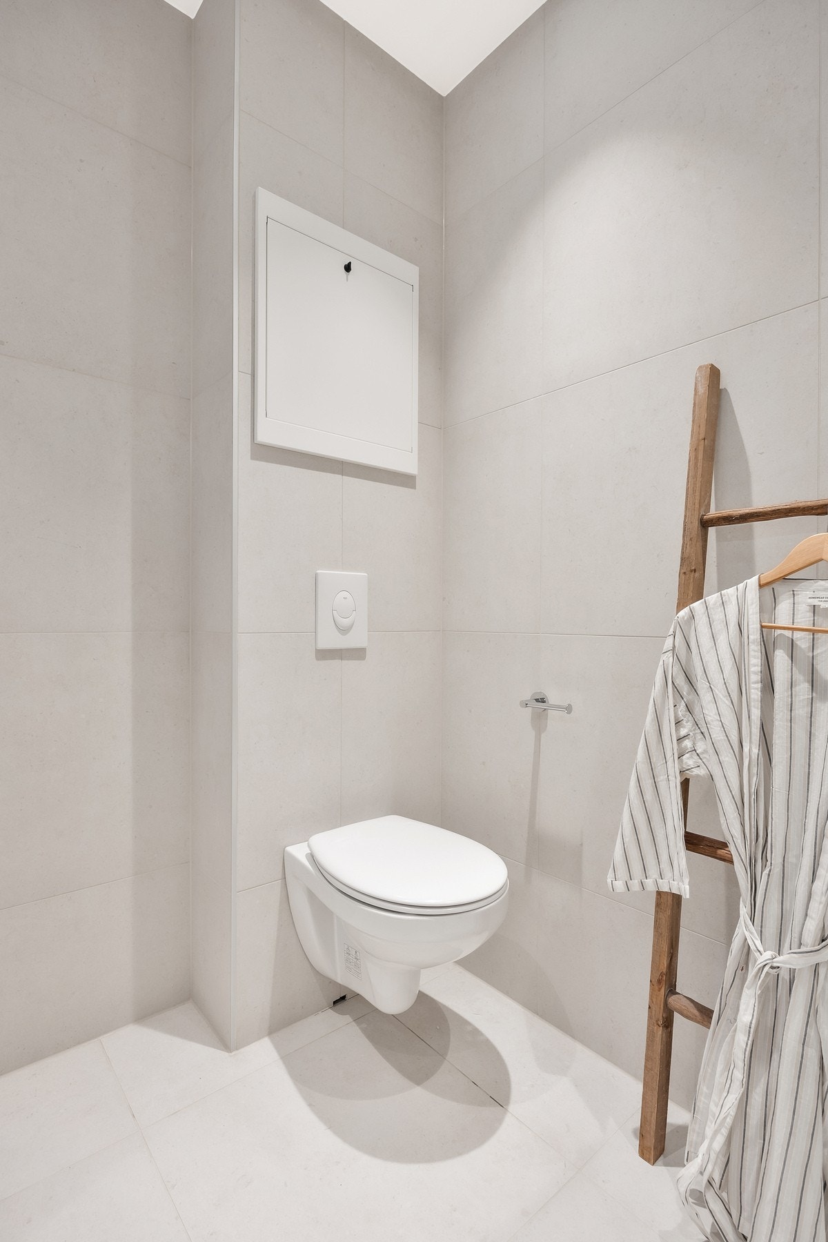 Vegghengt toalett Galleribilde