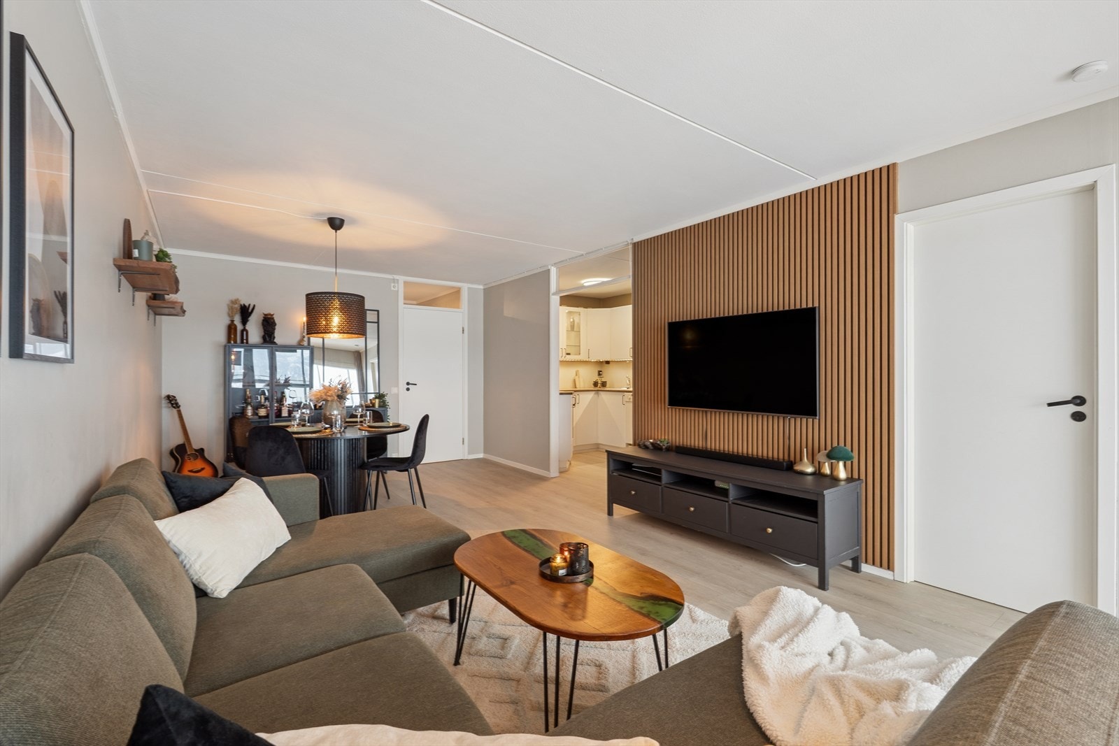 En fin to roms leilighet i 4. etasje, med utsikt. Galleribilde