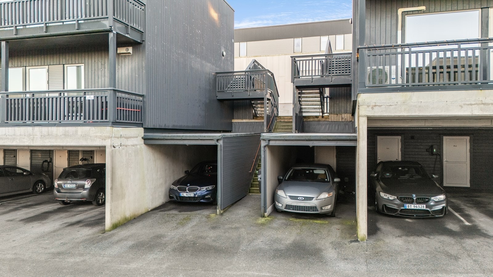 Carport med bod Galleribilde